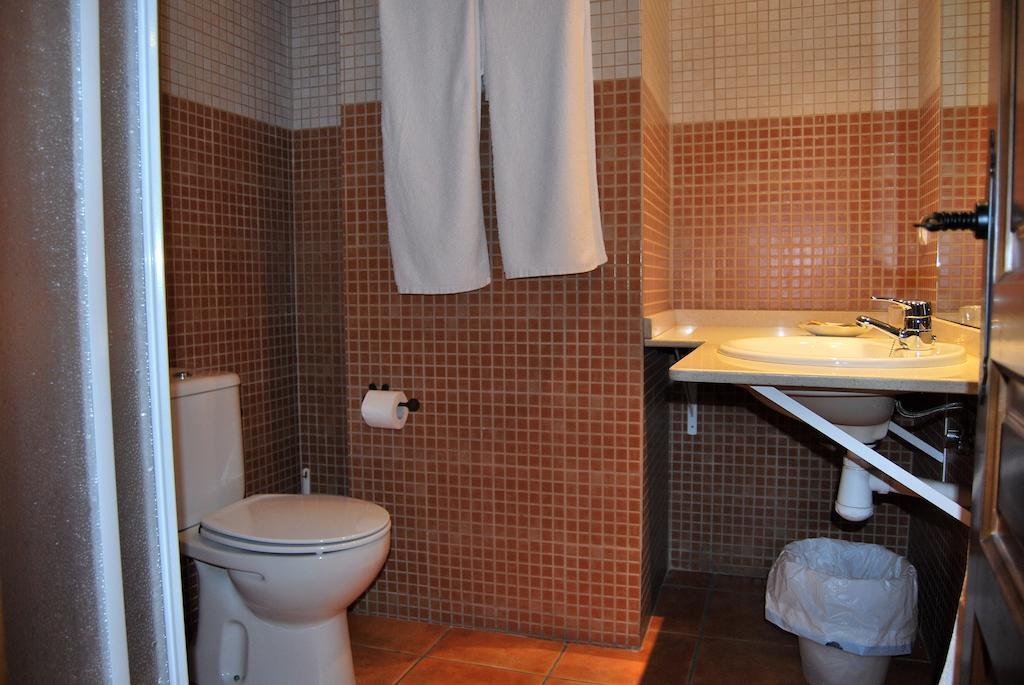 Hotel La Piedra Del Mediodia Cirat Zimmer foto