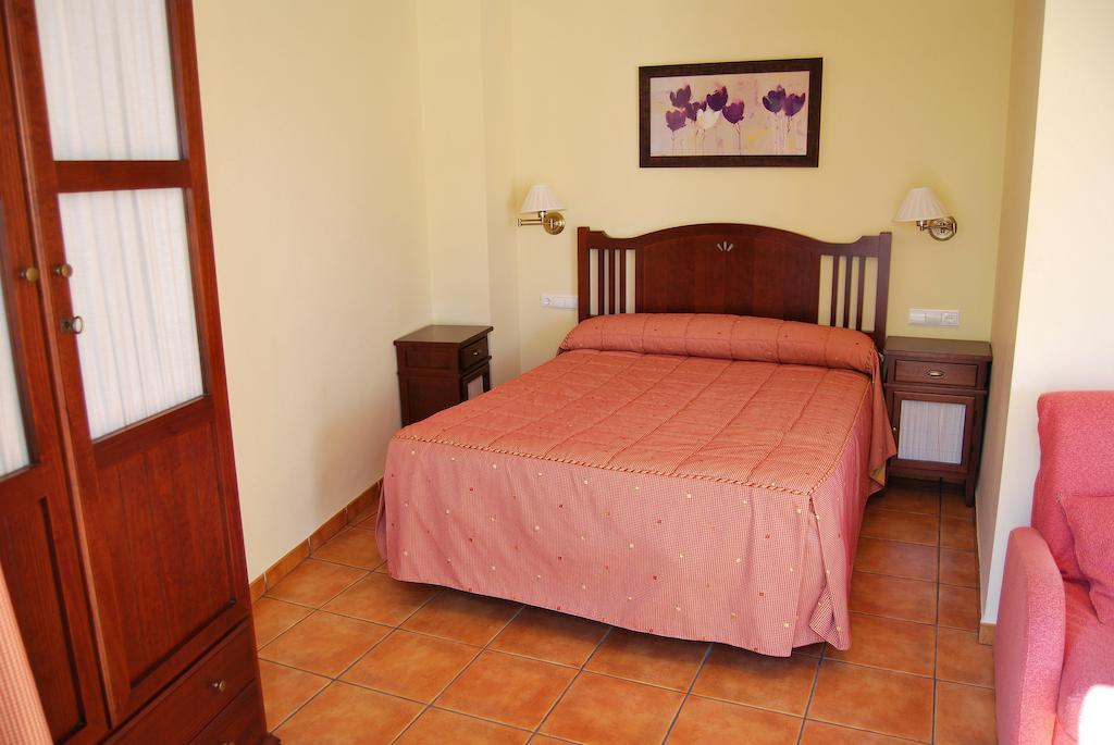 Hotel La Piedra Del Mediodia Cirat Zimmer foto