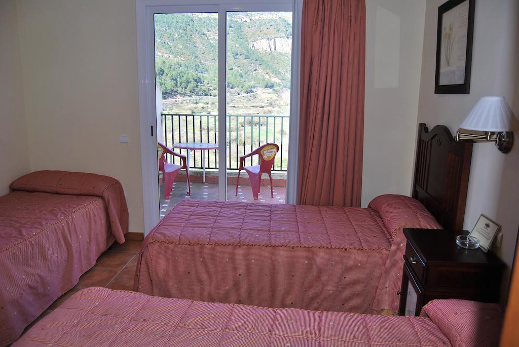 Hotel La Piedra Del Mediodia Cirat Zimmer foto