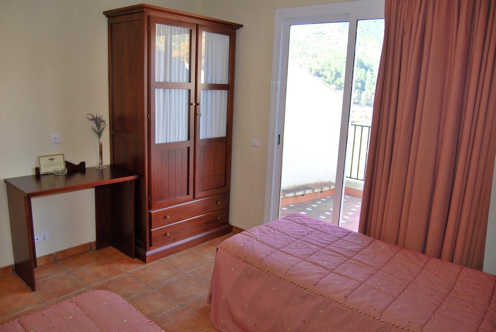 Hotel La Piedra Del Mediodia Cirat Zimmer foto