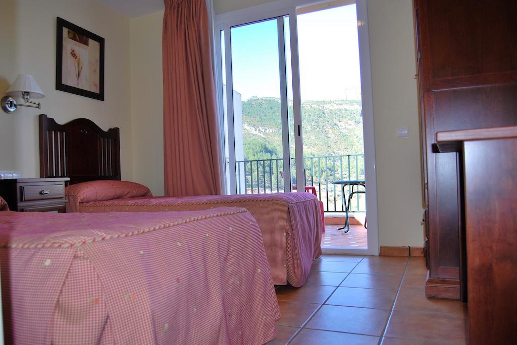 Hotel La Piedra Del Mediodia Cirat Zimmer foto