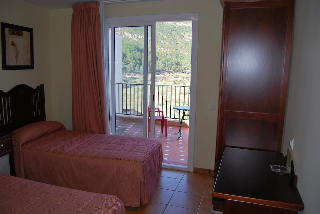 Hotel La Piedra Del Mediodia Cirat Zimmer foto
