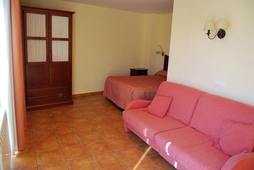 Hotel La Piedra Del Mediodia Cirat Zimmer foto