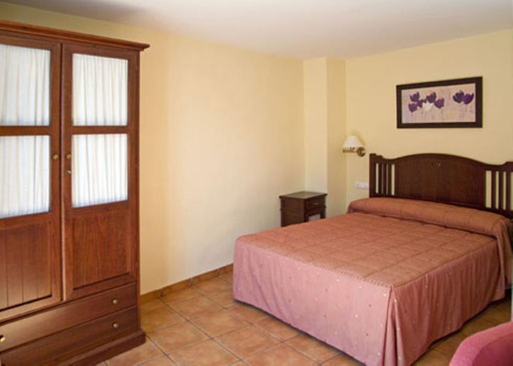 Hotel La Piedra Del Mediodia Cirat Zimmer foto