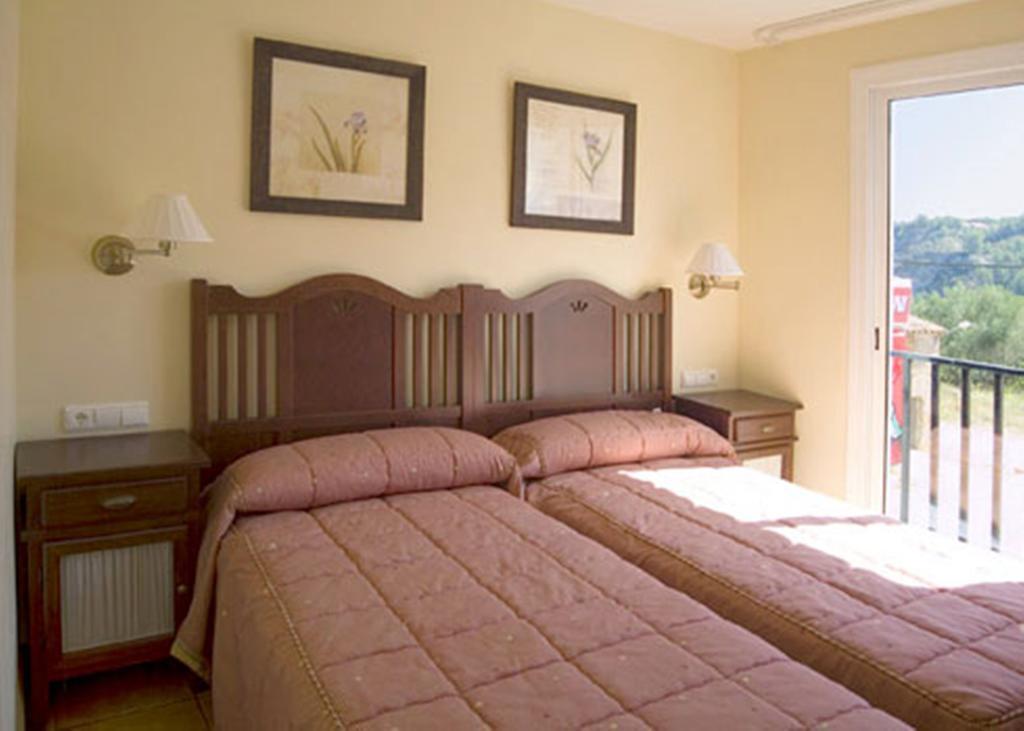 Hotel La Piedra Del Mediodia Cirat Zimmer foto